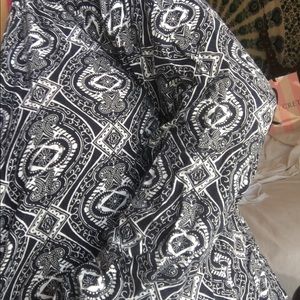 Pattern blouse (unbuttoned) buttons down